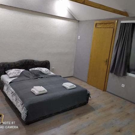 Lenilenii Bungalows Jajce Exterior photo